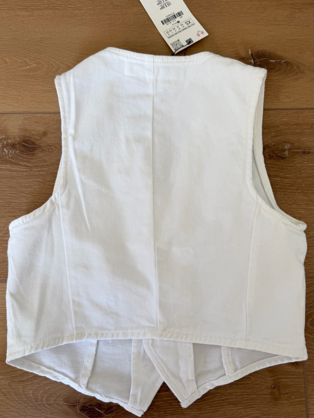 Zara White Sleeveless Button Vest with Tortoiseshell Buttons - Picture 2 of 5